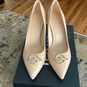 Coach pumps